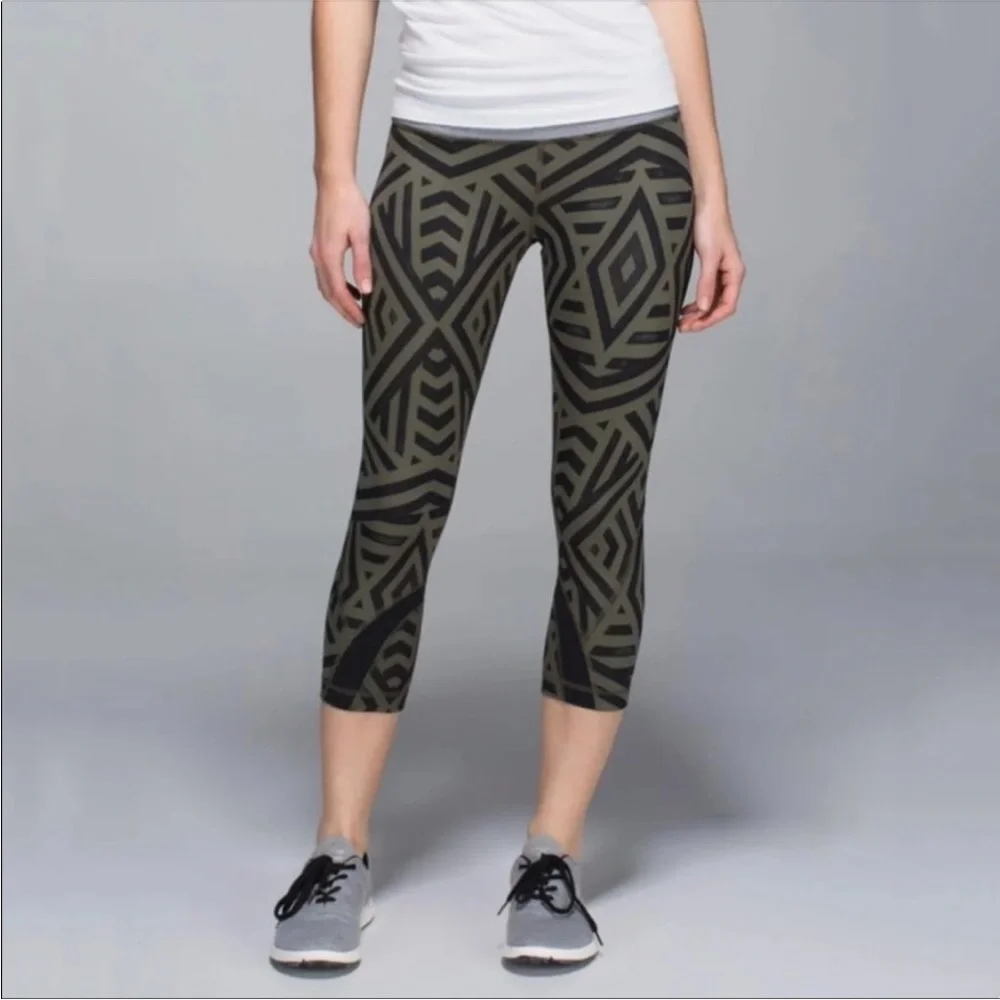 Lululemon run inspire crop leggings ll chevron size 6